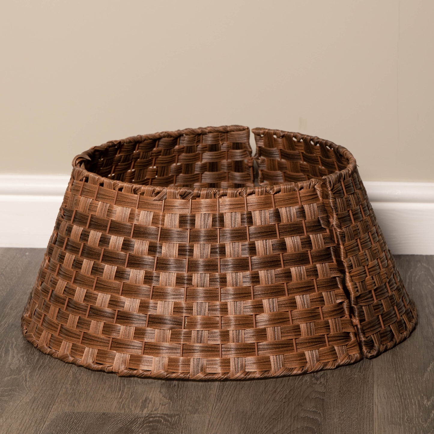 40/58cm Samuel Alexander Medium KD Plastic Wicker Rattan Woven Christmas Tree Skirt in Brown