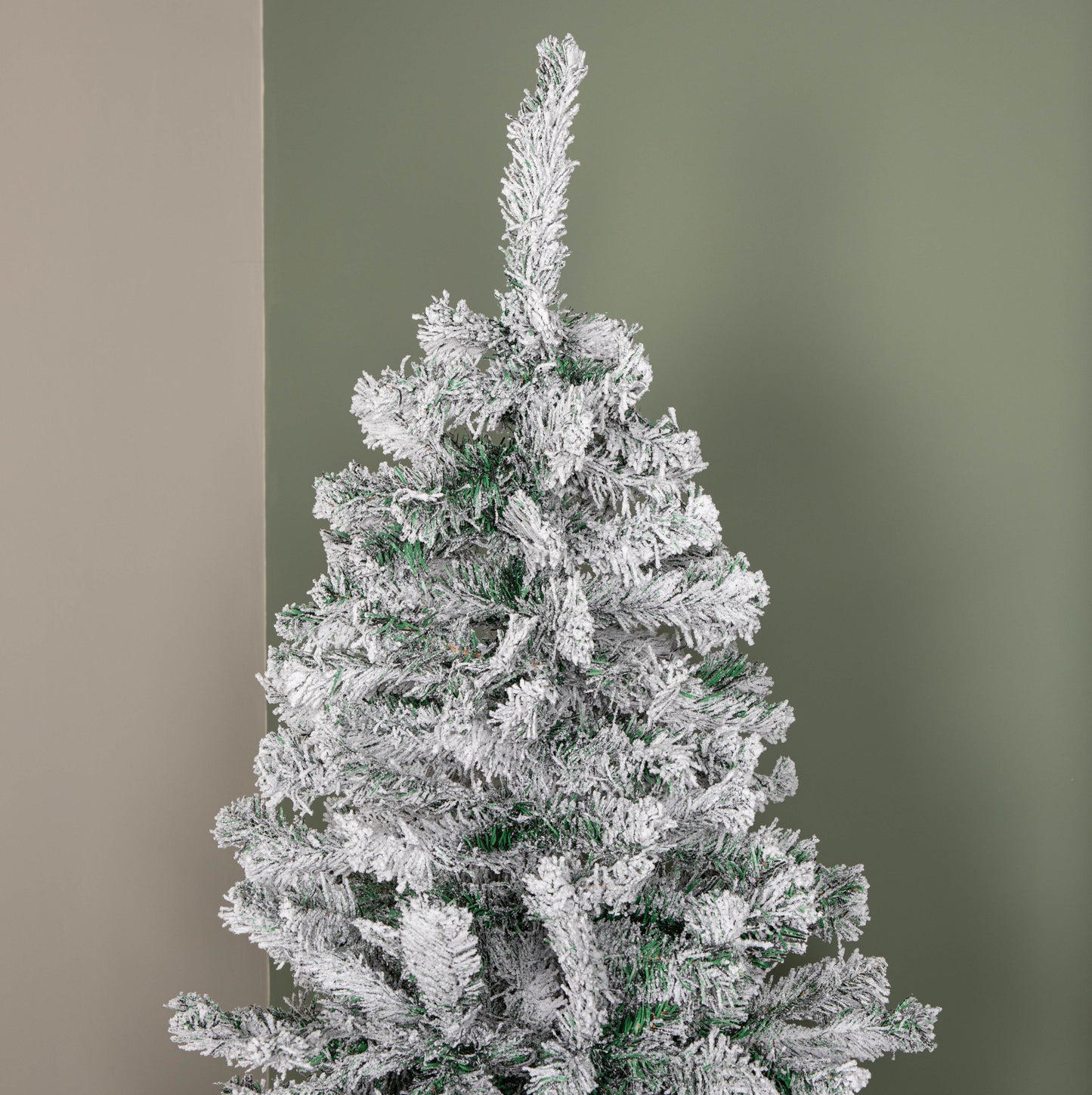 7ft (2.1m) Snow Flocked Artificial Christmas Tree with Green Metal Stand and 655 Tips