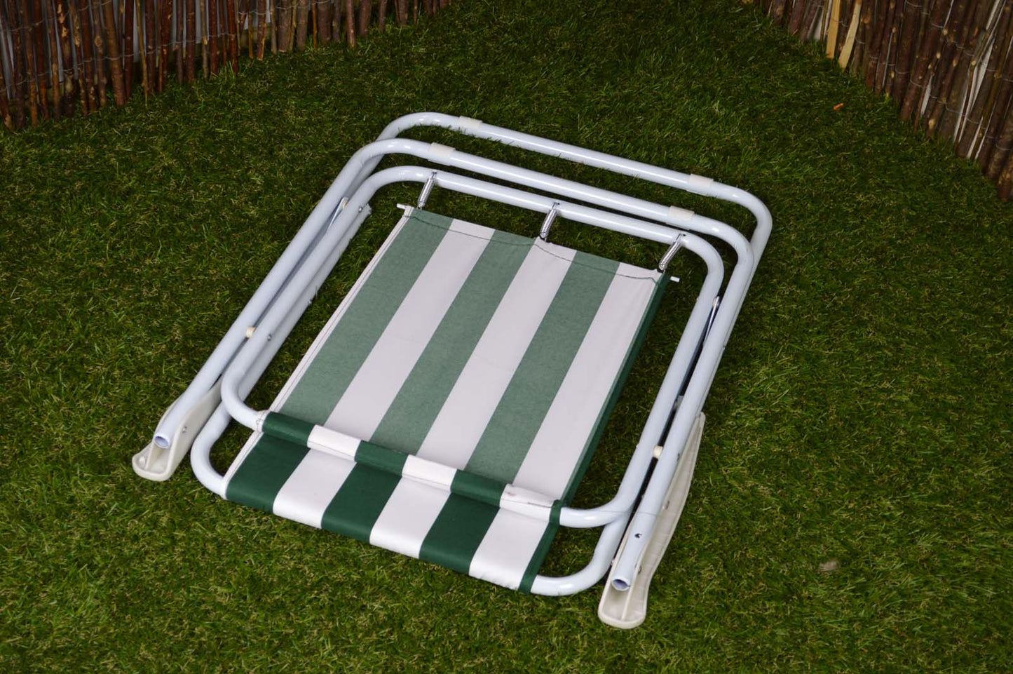 6 Pack of Folding Camping / Picnic Chair in Green and White Garden Patio