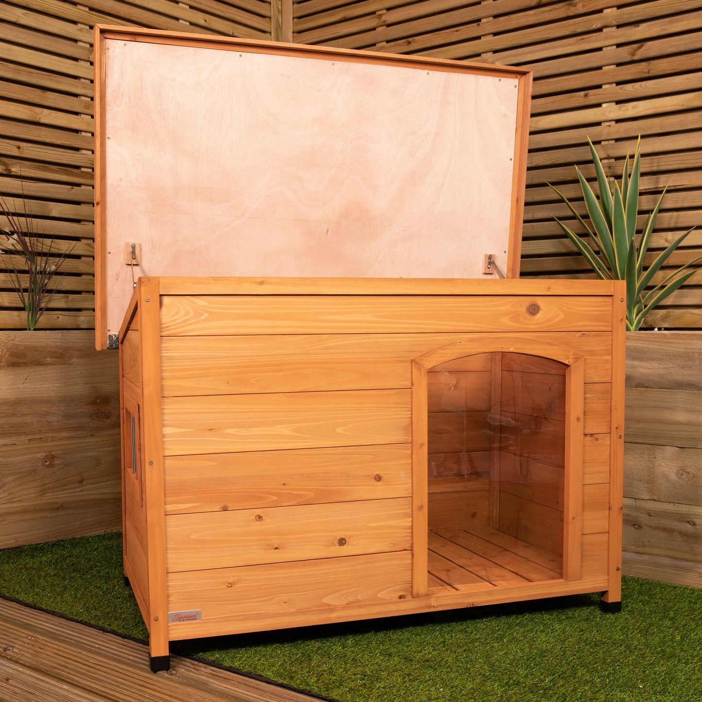 72cm x 1.04m Medium Outdoor Garden Cosy Wooden Dog House Kennel with Window