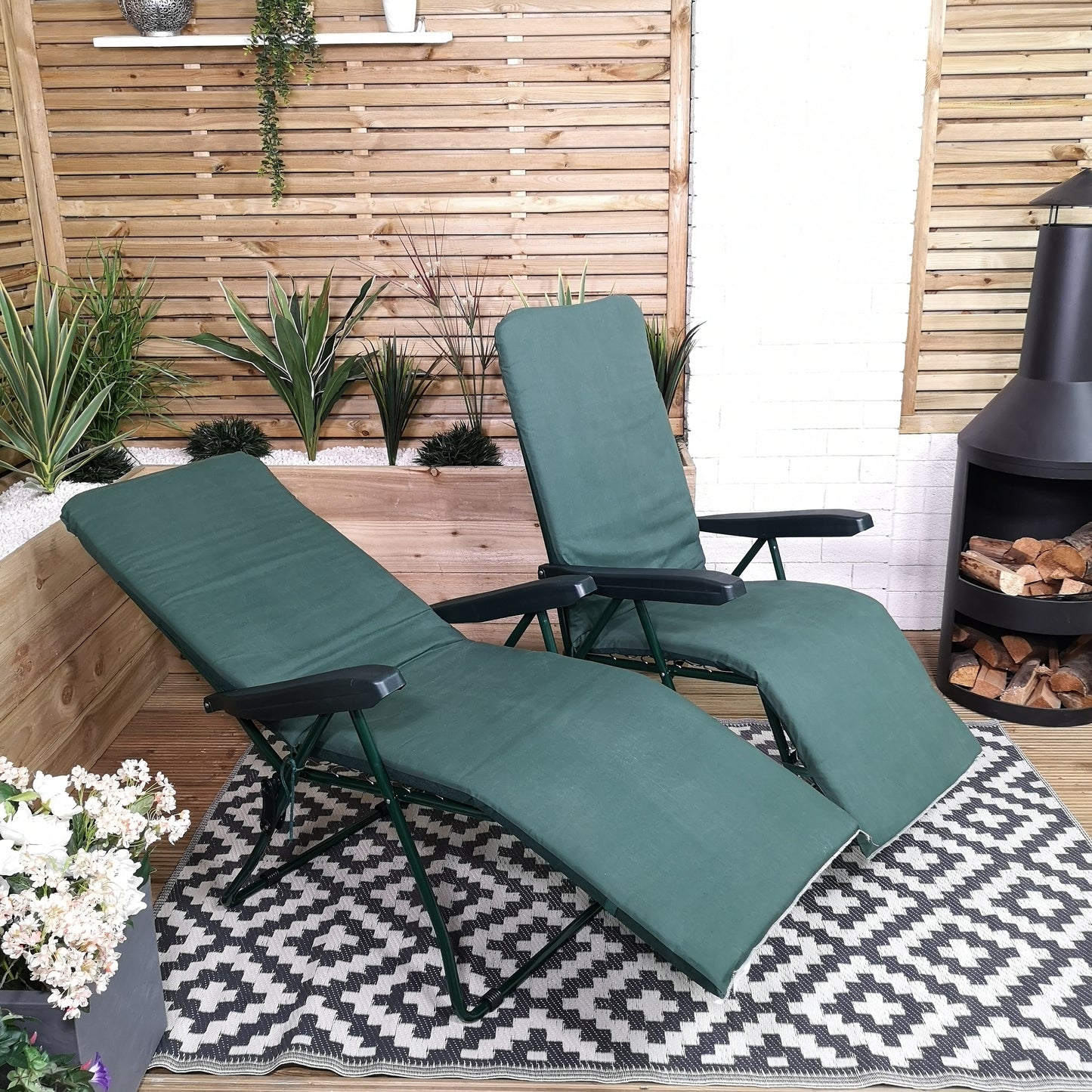 Set of 2 Padded Outdoor Garden Patio Recliner / Sun Lounger in Plain Green