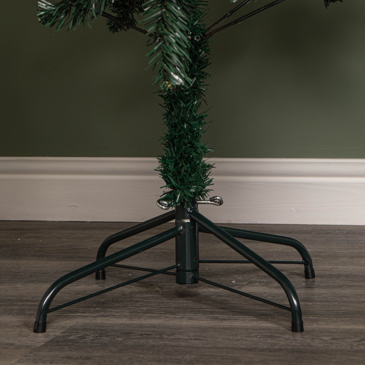 6ft (1.8m) Green Artificial Christmas Tree with Green Metal Stand and 497 Tips