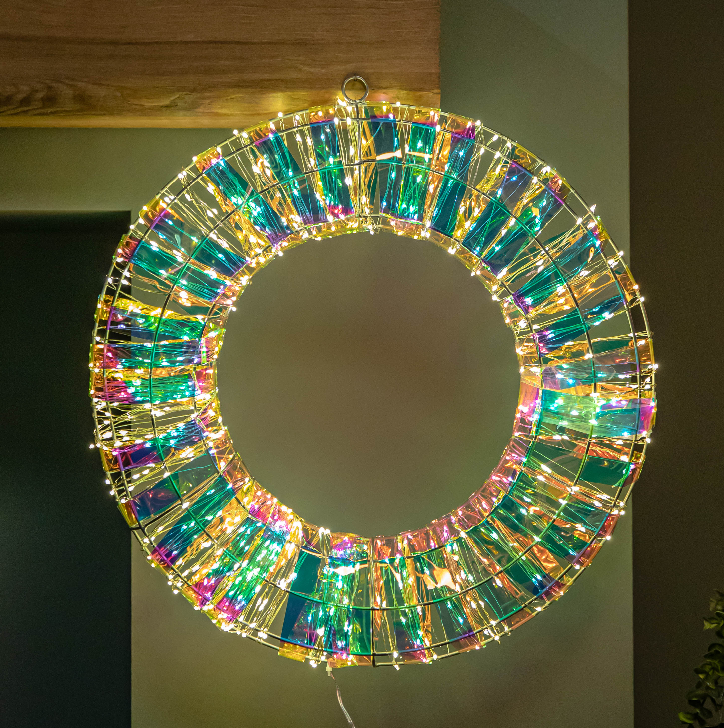 45cm Light up Iridescent Dream Christmas Wreath with 600 Warm White LEDs