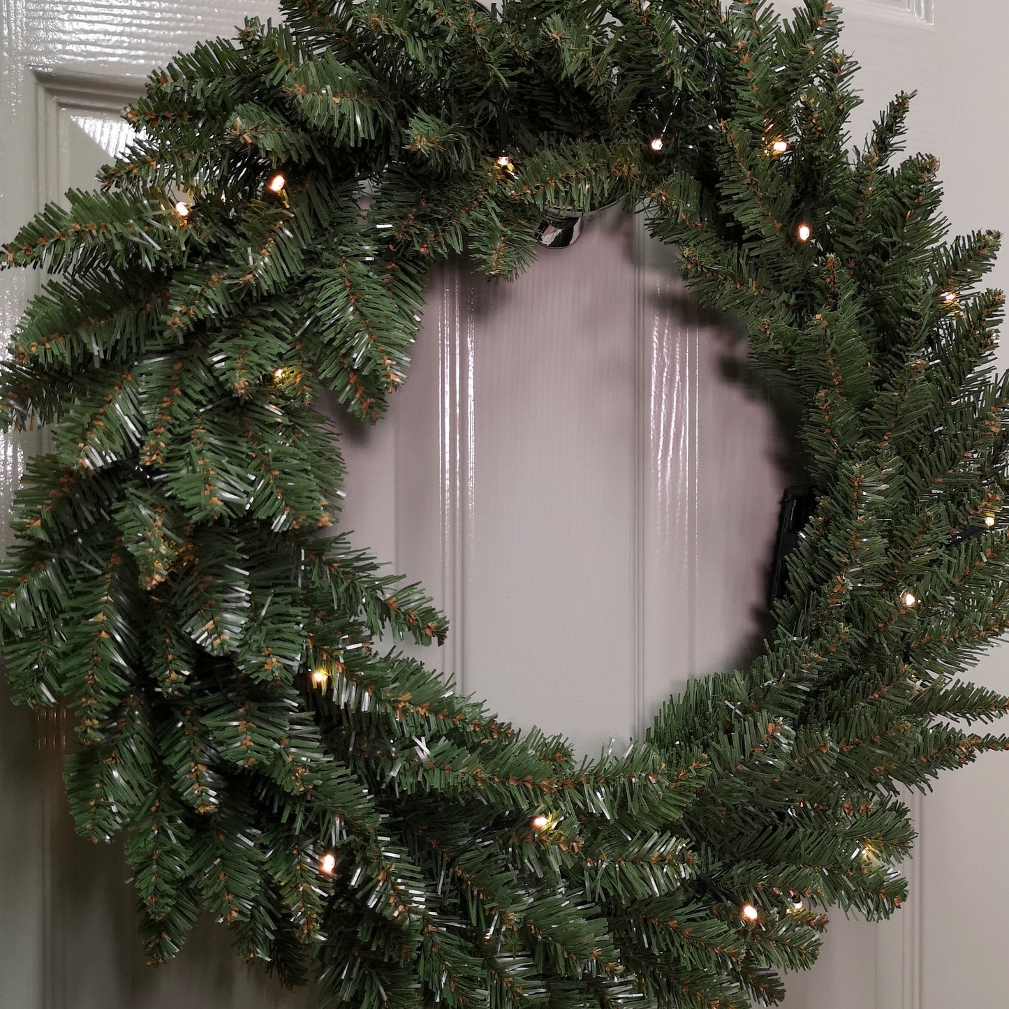 60cm Plain Green Christmas Wreath with 50 Warm White LEDs and 160 Bullet Tips