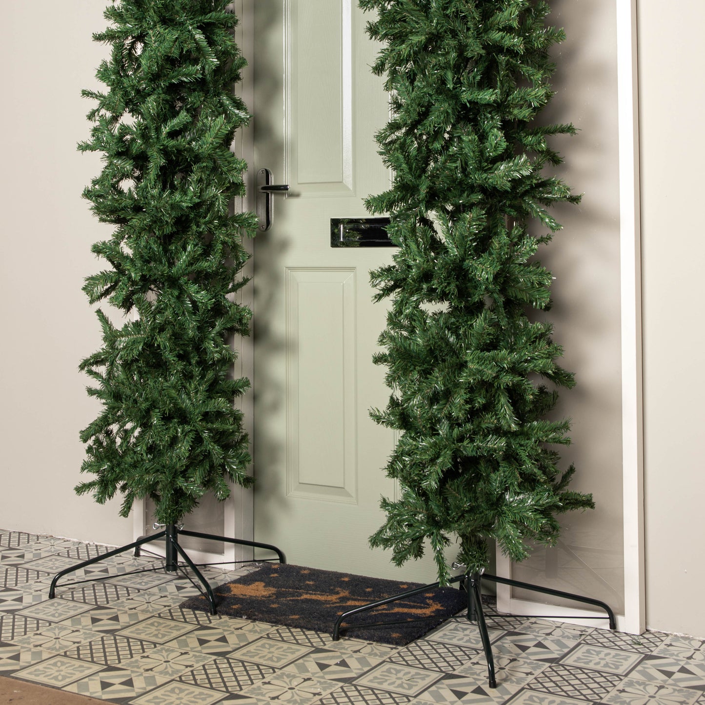 8ft (2.52m) Slimline Single Door Artificial Christmas Tree Arch in Green with 2000 Tips