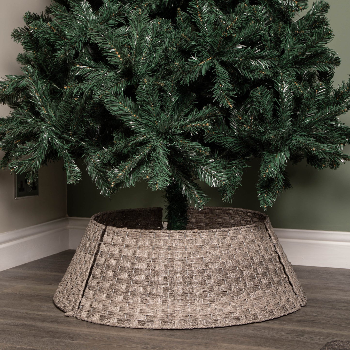 48/70cm Samuel Alexander Large KD Plastic Wicker Rattan Woven Christmas Tree Skirt in Grey