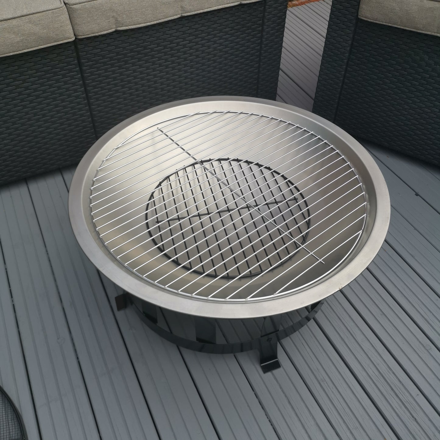 60cm Garden Fire Pit Bowl with Barbecue / BBQ Grill and Mesh Lid