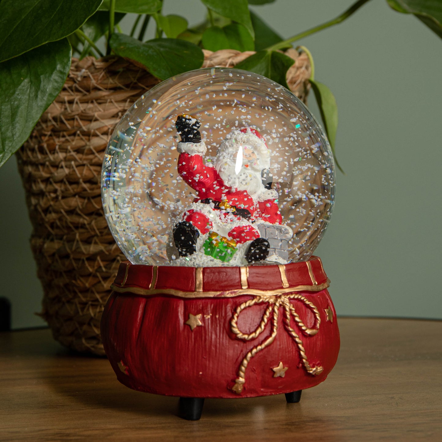 10cm Red Wind up Musical Snow Sphere with Santa Scene