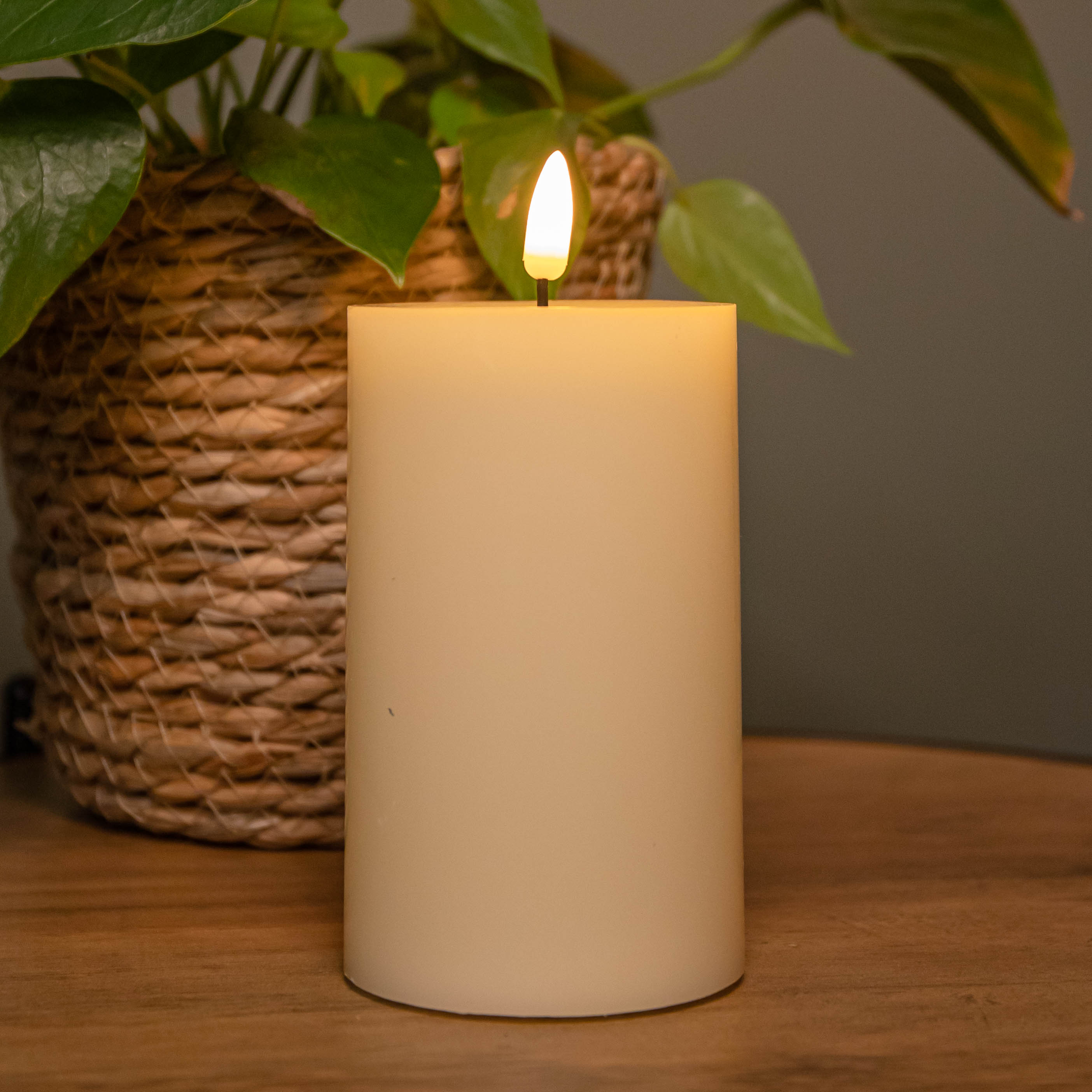 7.5cm x 12.5cm Cream Wax Melted Pool Effect Candle with Timer Function and Warm White LED