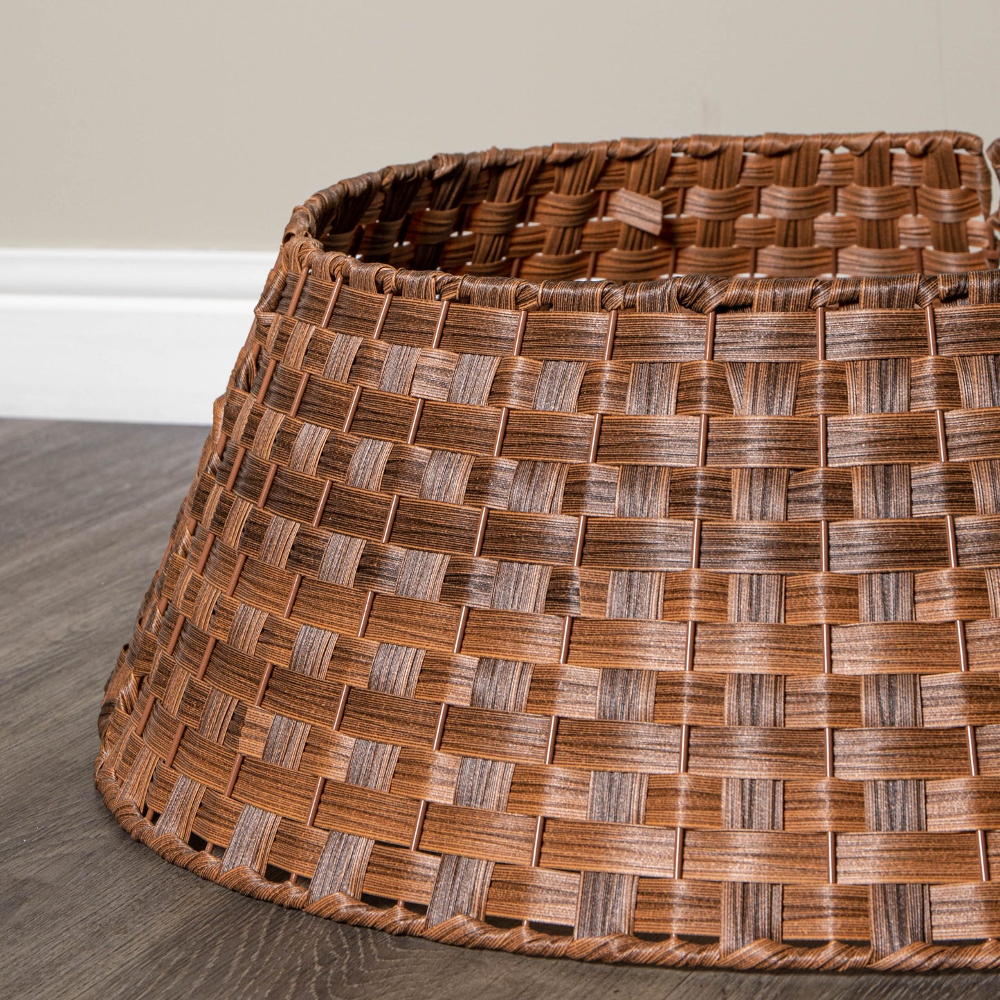 48/70cm Samuel Alexander Large KD Plastic Wicker Rattan Woven Christmas Tree Skirt in Brown