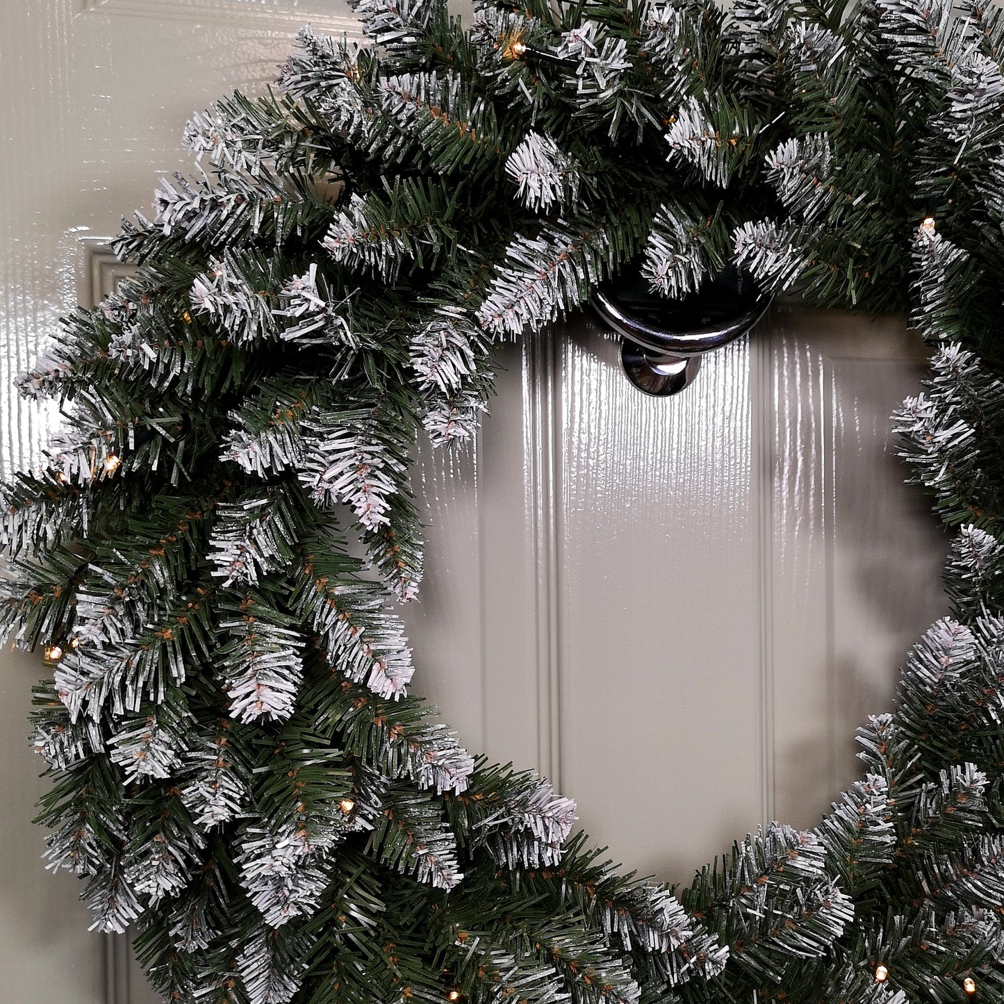 60cm Snow Tipped Christmas Wreath with 50 Warm White LEDs and 160 Bullet Tips 