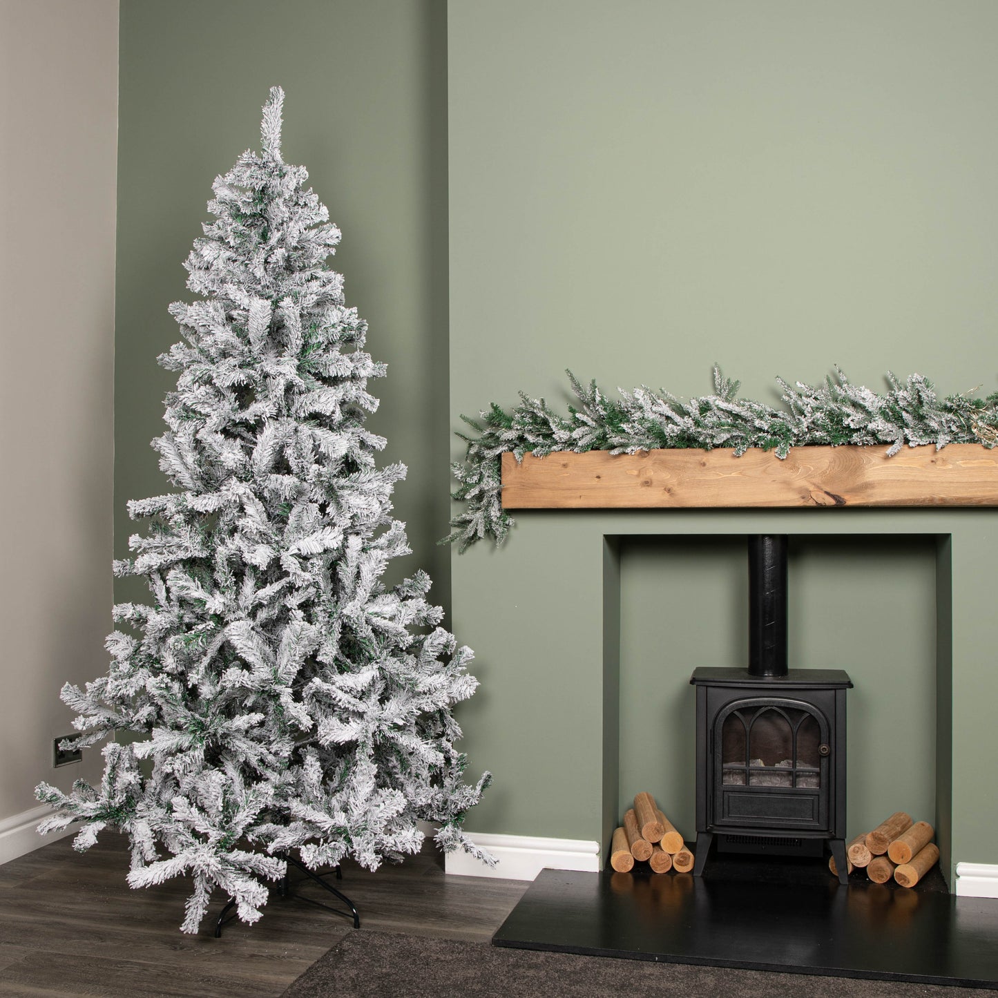 7ft (2.1m) Snow Flocked Artificial Christmas Tree with Green Metal Stand and 655 Tips