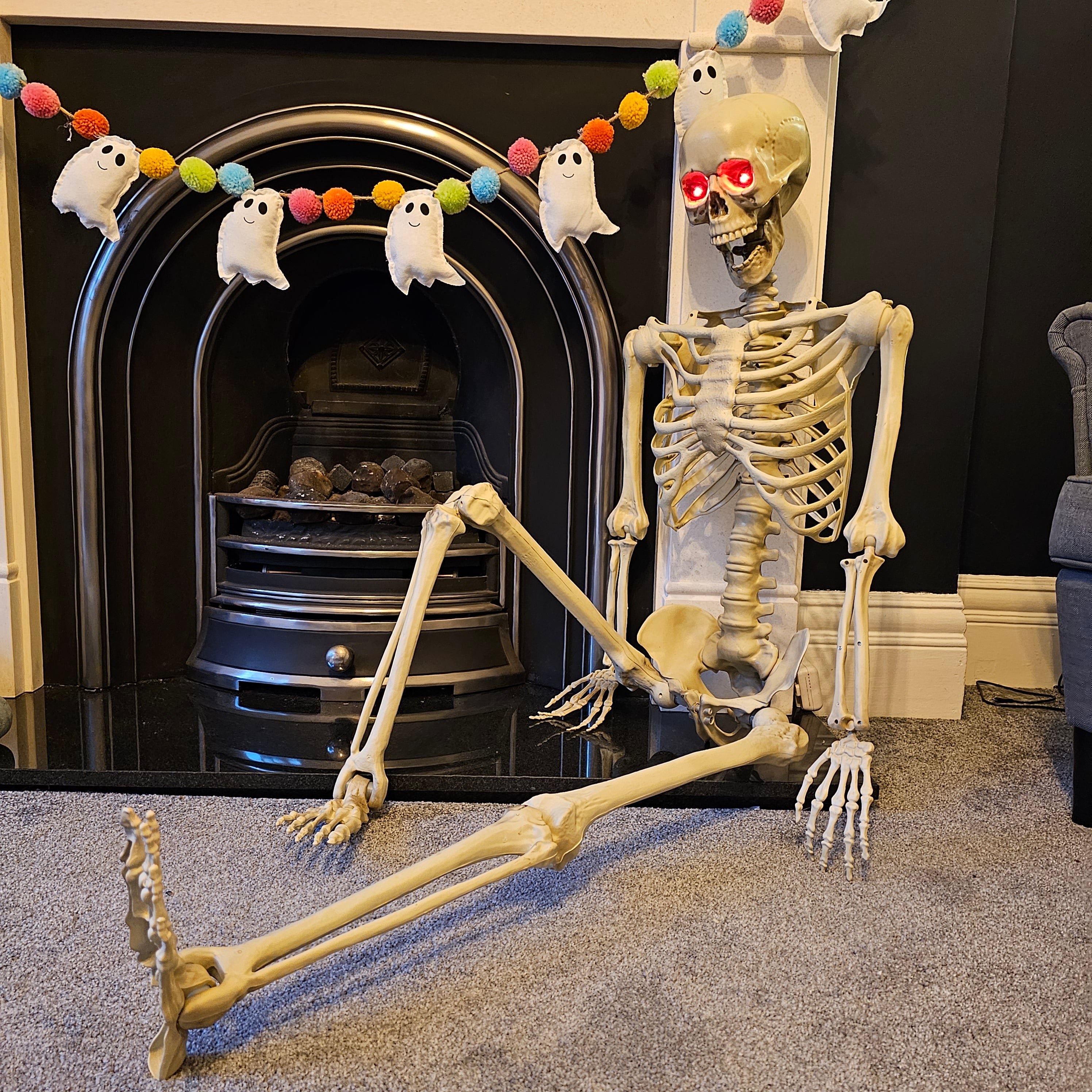 Halloween Posable Decayed 5ft Skeleton with store LED Eyes