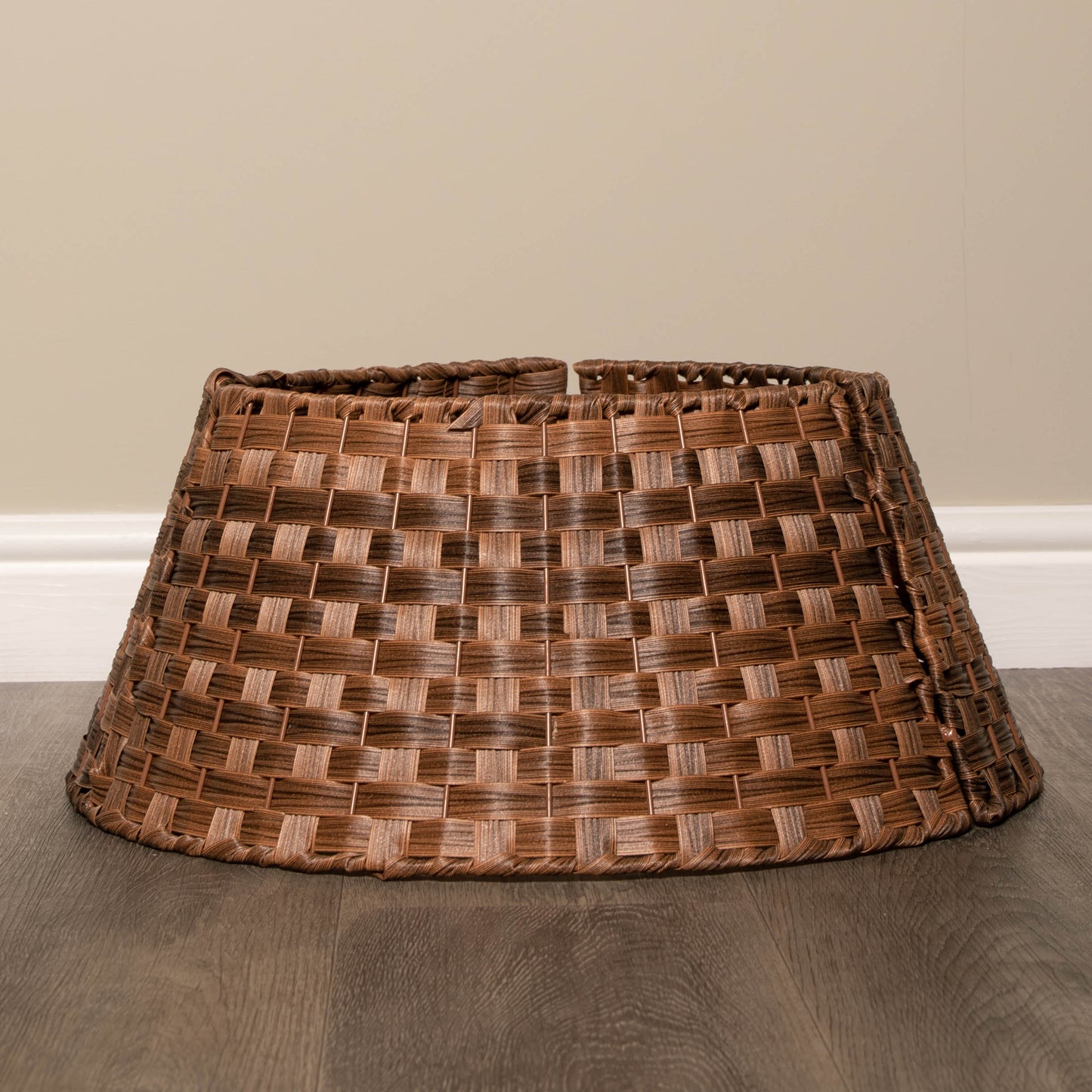 40/58cm Samuel Alexander Medium KD Plastic Wicker Rattan Woven Christmas Tree Skirt in Brown