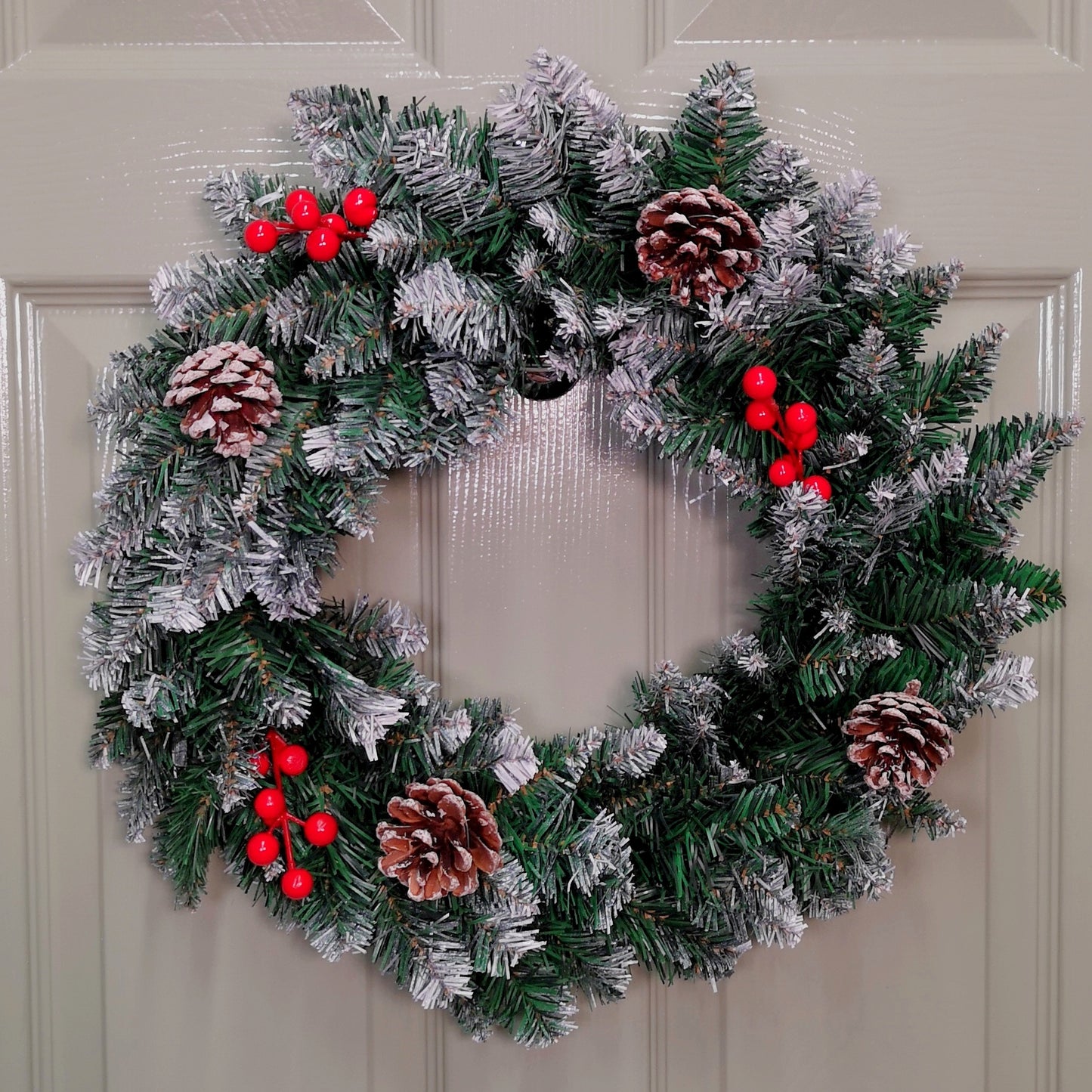 45cm Snow Tipped Green Wreath Christmas Decoration with 125 Tips, Pine Cones and Berries