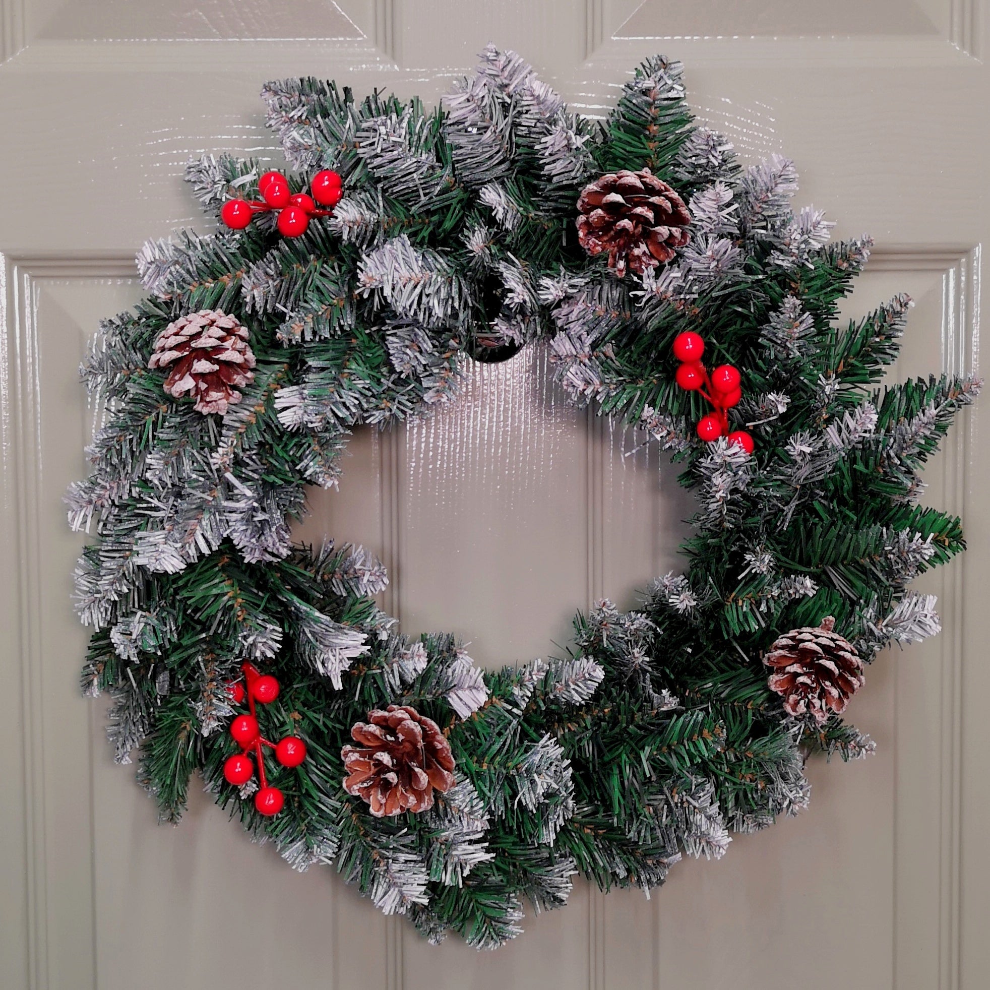 45cm Snow Tipped Green Wreath Christmas Decoration with 125 Tips, Pine Cones and Berries