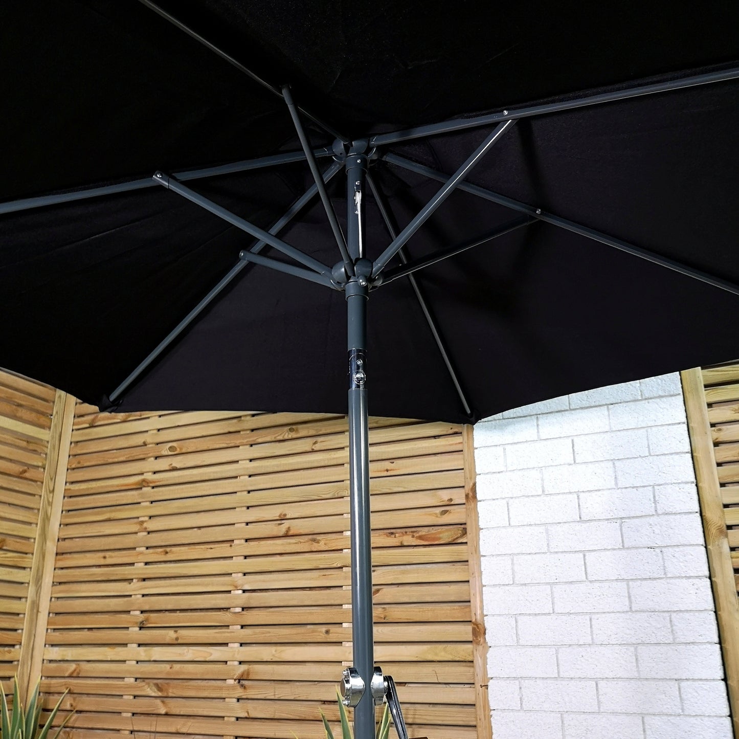 2m Aluminium Garden Patio Sun Shade Parasol with Tilt and Crank in Black