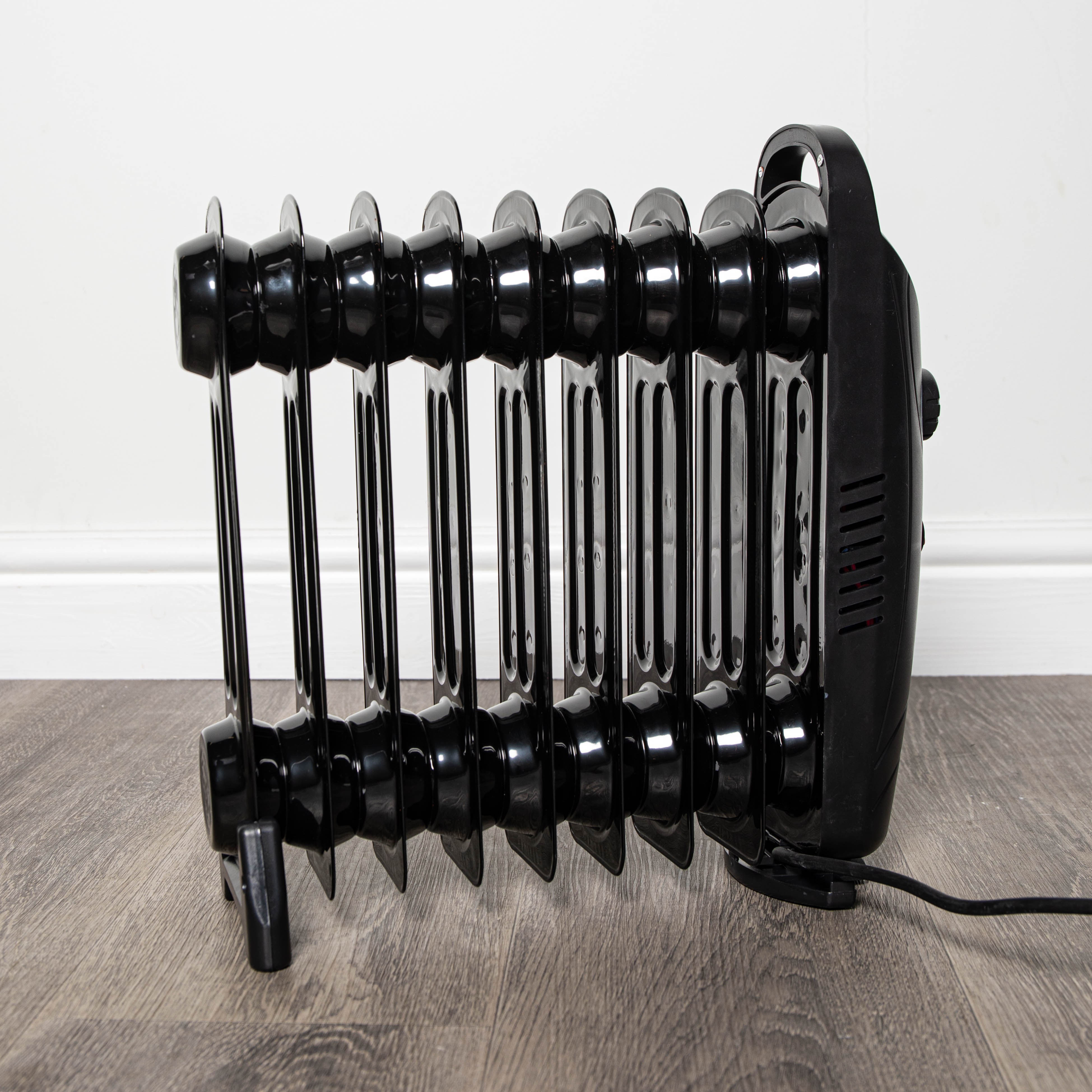 1Kw (1,000w) 9 Fin Black Oil Filled Radiator / Heater with Adjustable Thermostat