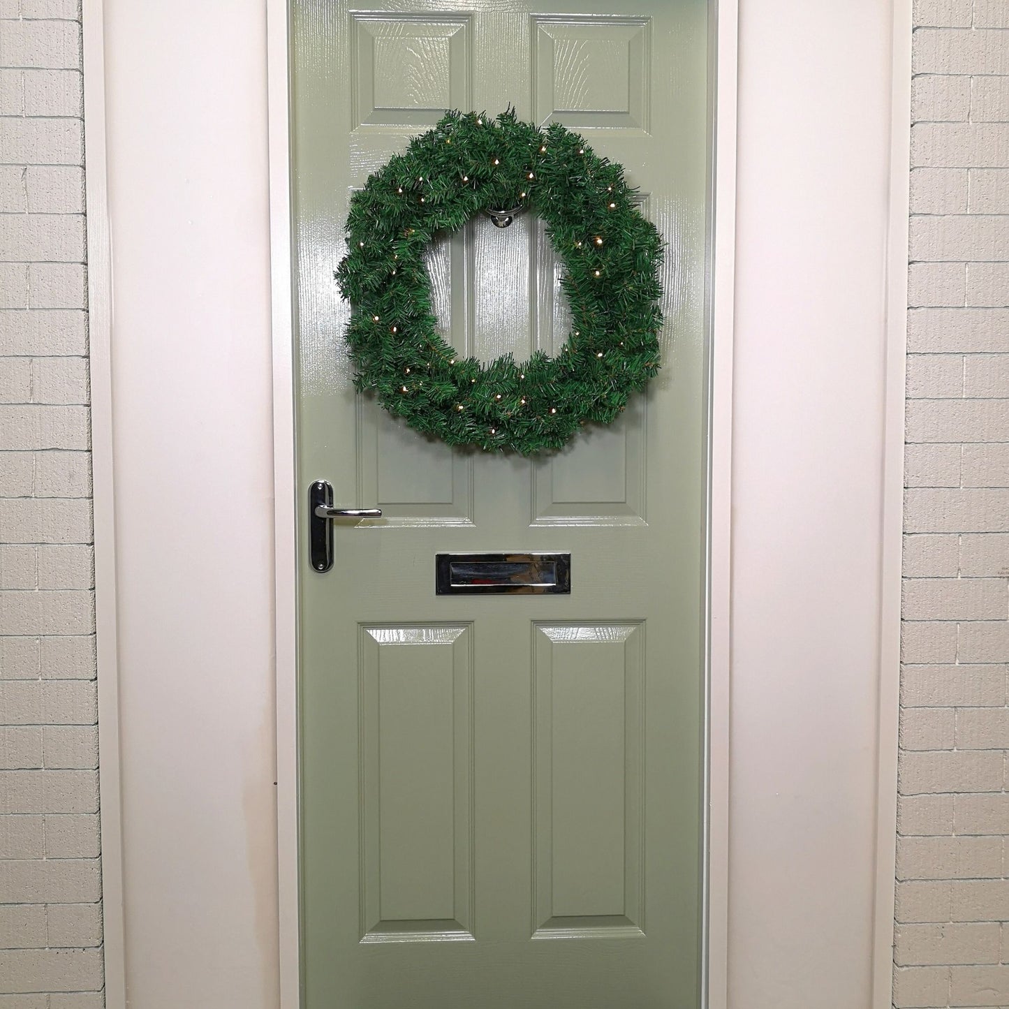 60cm Pre Lit Plain Green Christmas Wreath with Warm White LEDs and 160 Tips