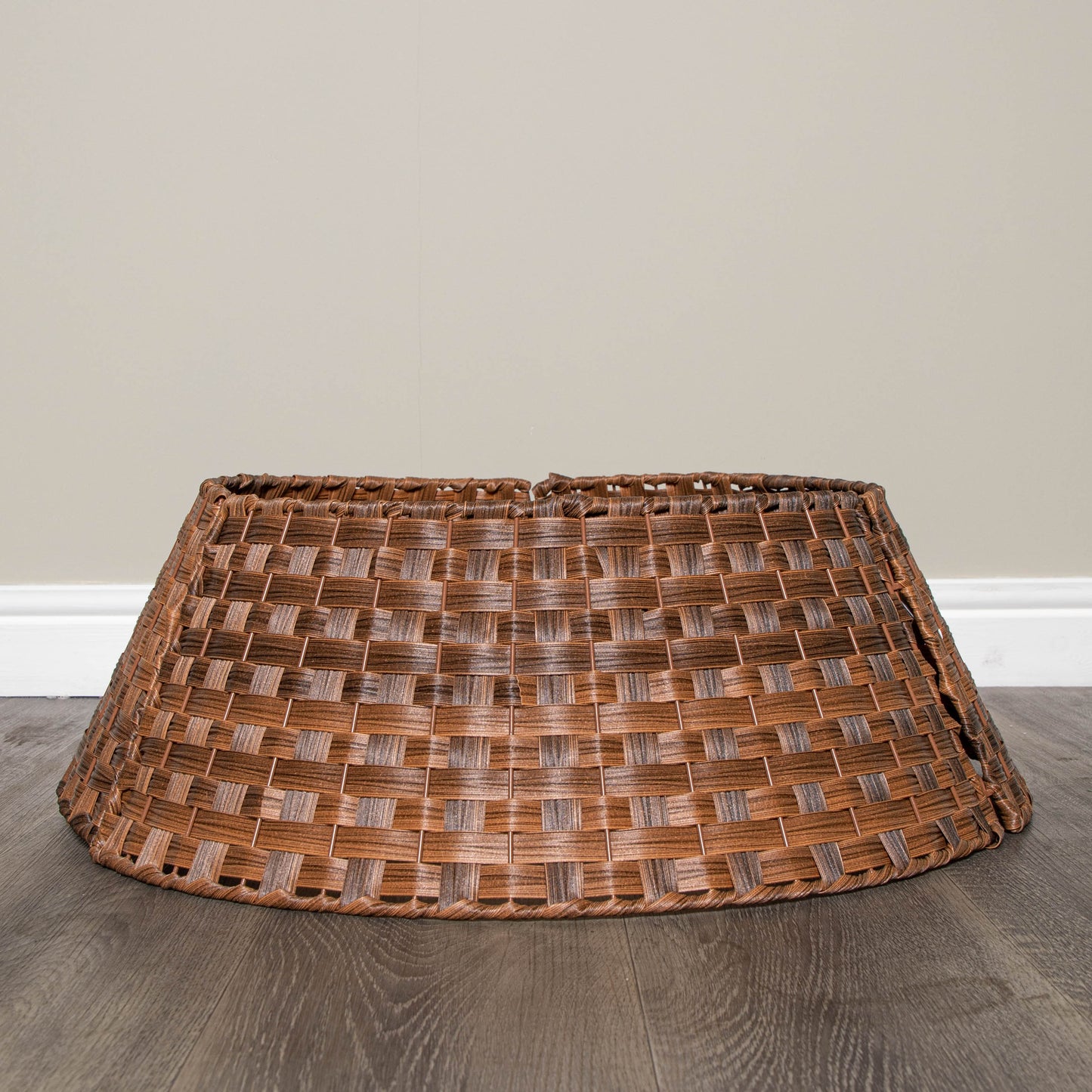 48/70cm Samuel Alexander Large KD Plastic Wicker Rattan Woven Christmas Tree Skirt in Brown