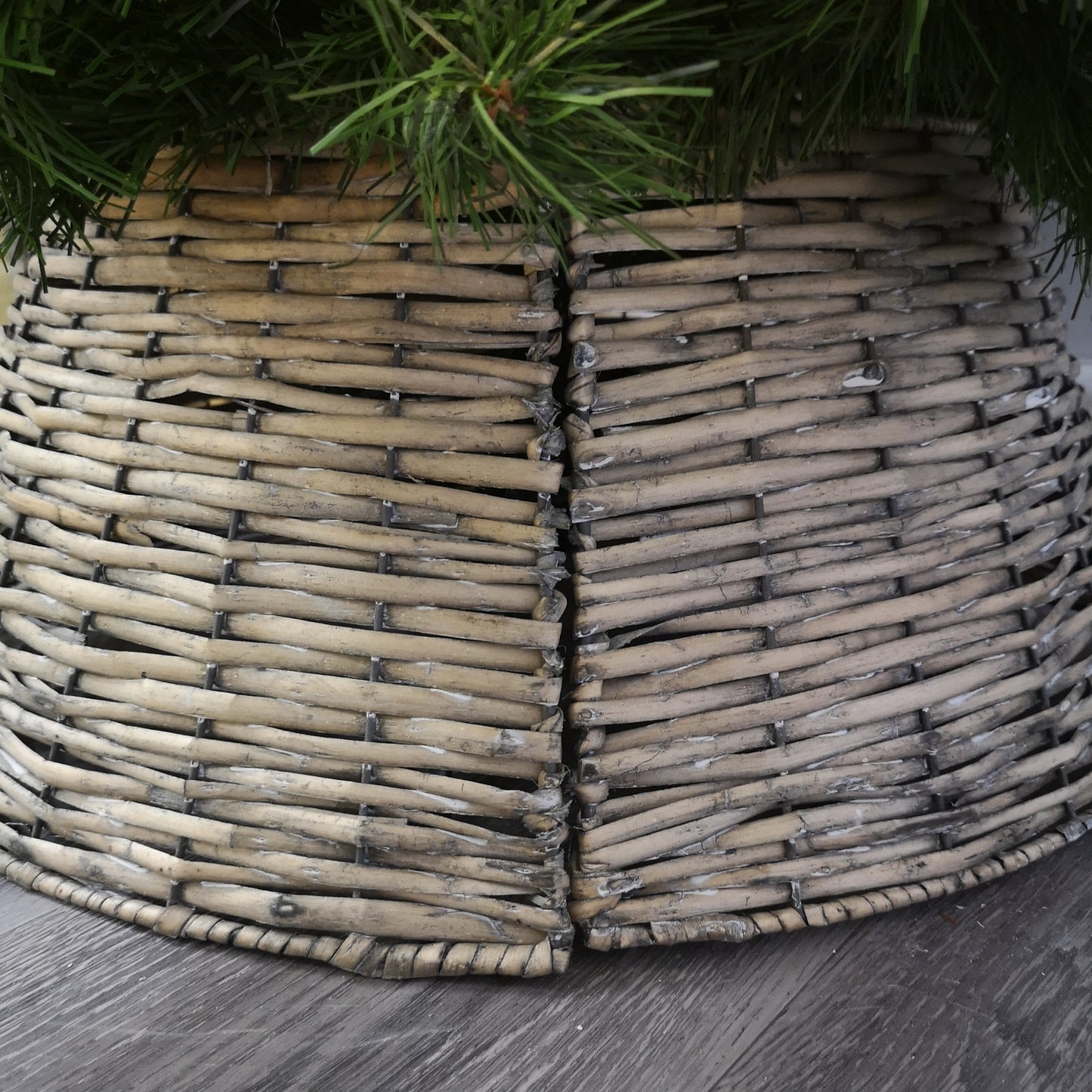 40/58cm Samuel Alexander KD Willow Christmas Tree Skirt Wicker Rattan- Medium Natural