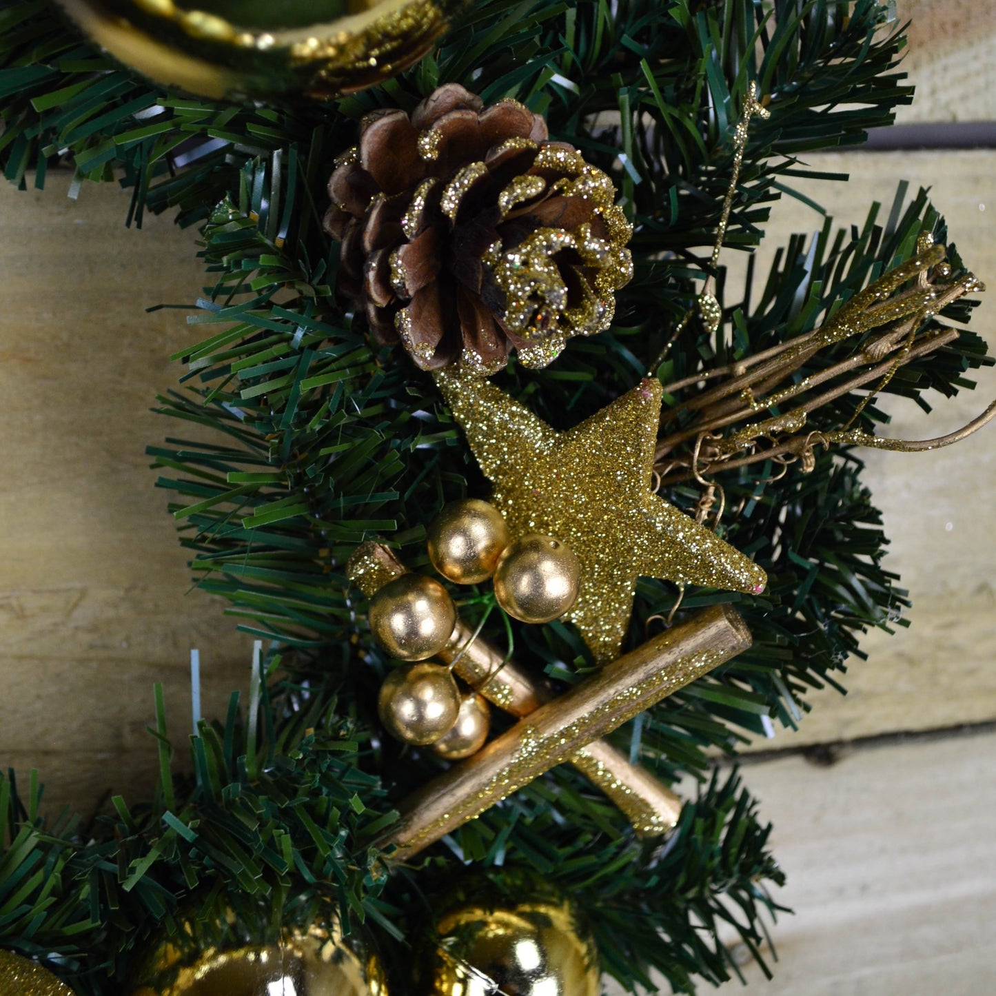 40cm Christmas Decoration Wreath with Stars, Pine cones and Gold Baubles