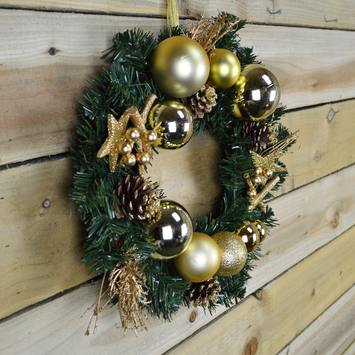 40cm Christmas Decoration Wreath with Stars, Pine cones and Gold Baubles