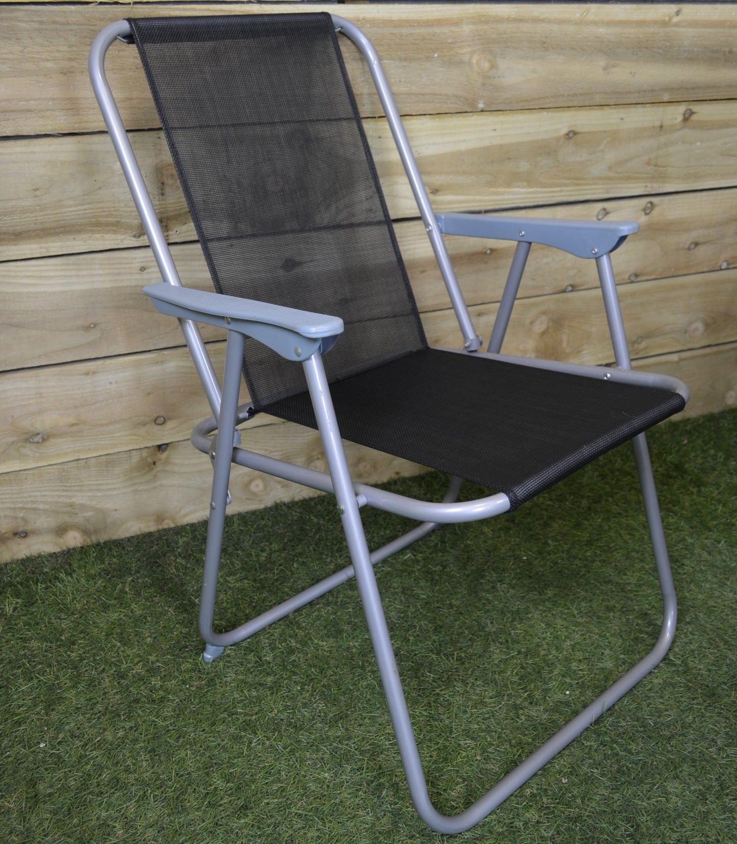 4 x Foldable Garden Chairs Fixed position garden chairs with grey frame and black fabric