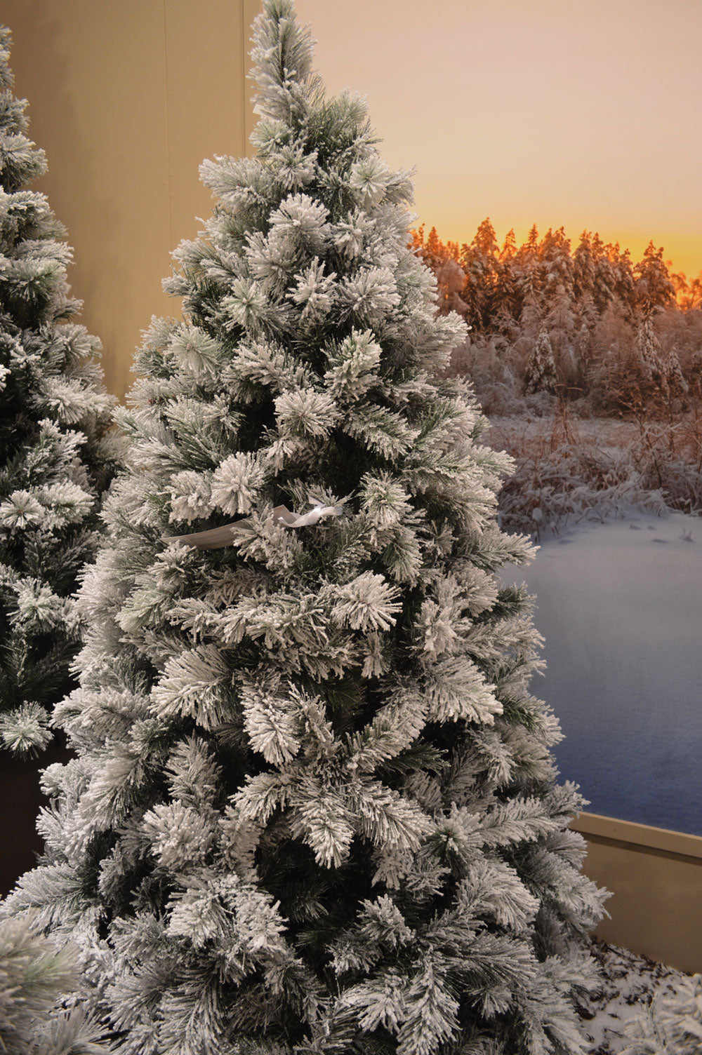 7ft (210cm) Snowy Vancouver Mixed Pine Artificial Christmas Tree Green 800 tips