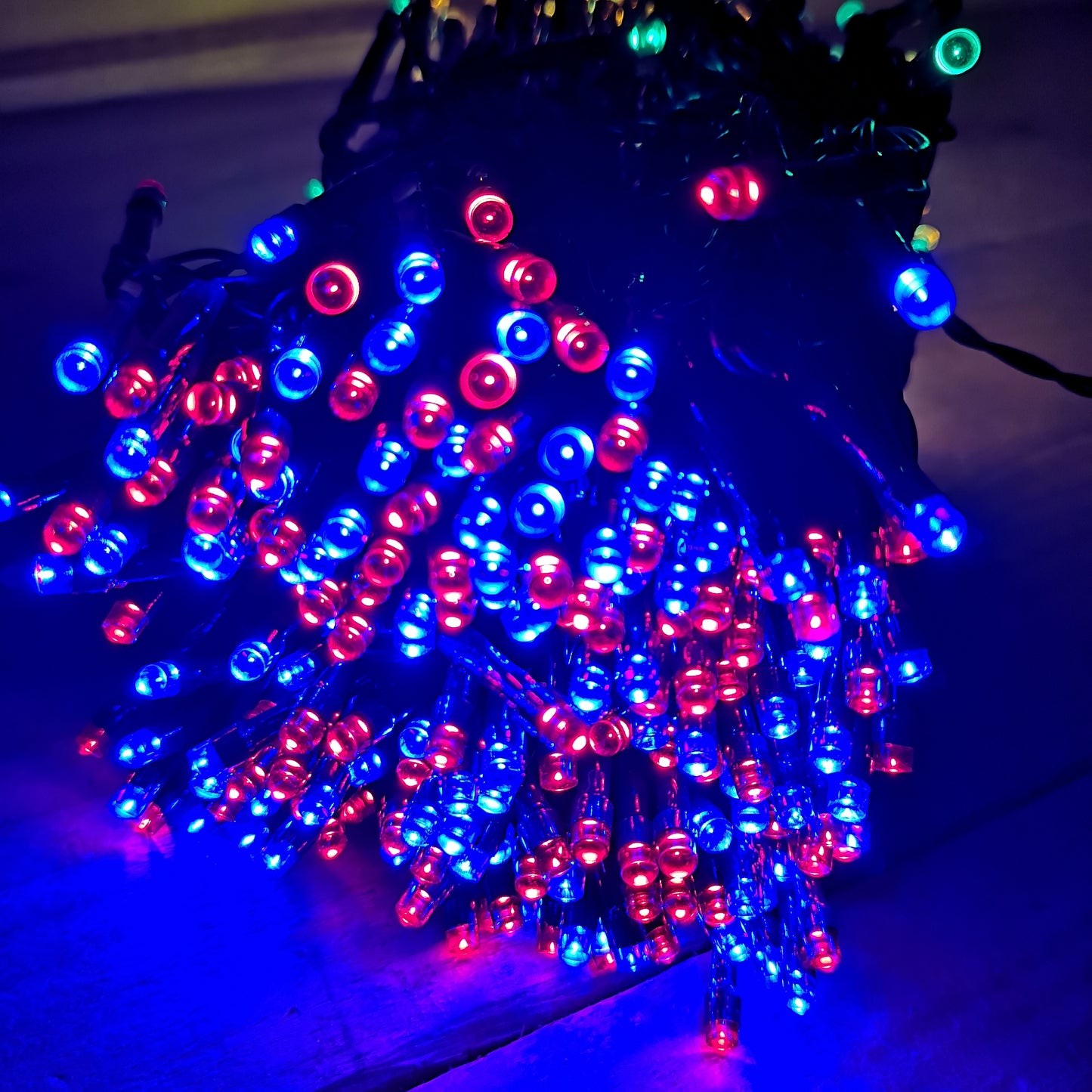 400 LED 40m Premier Christmas Indoor Outdoor Multi Function Battery Operated String Lights with Timer in Multicoloured