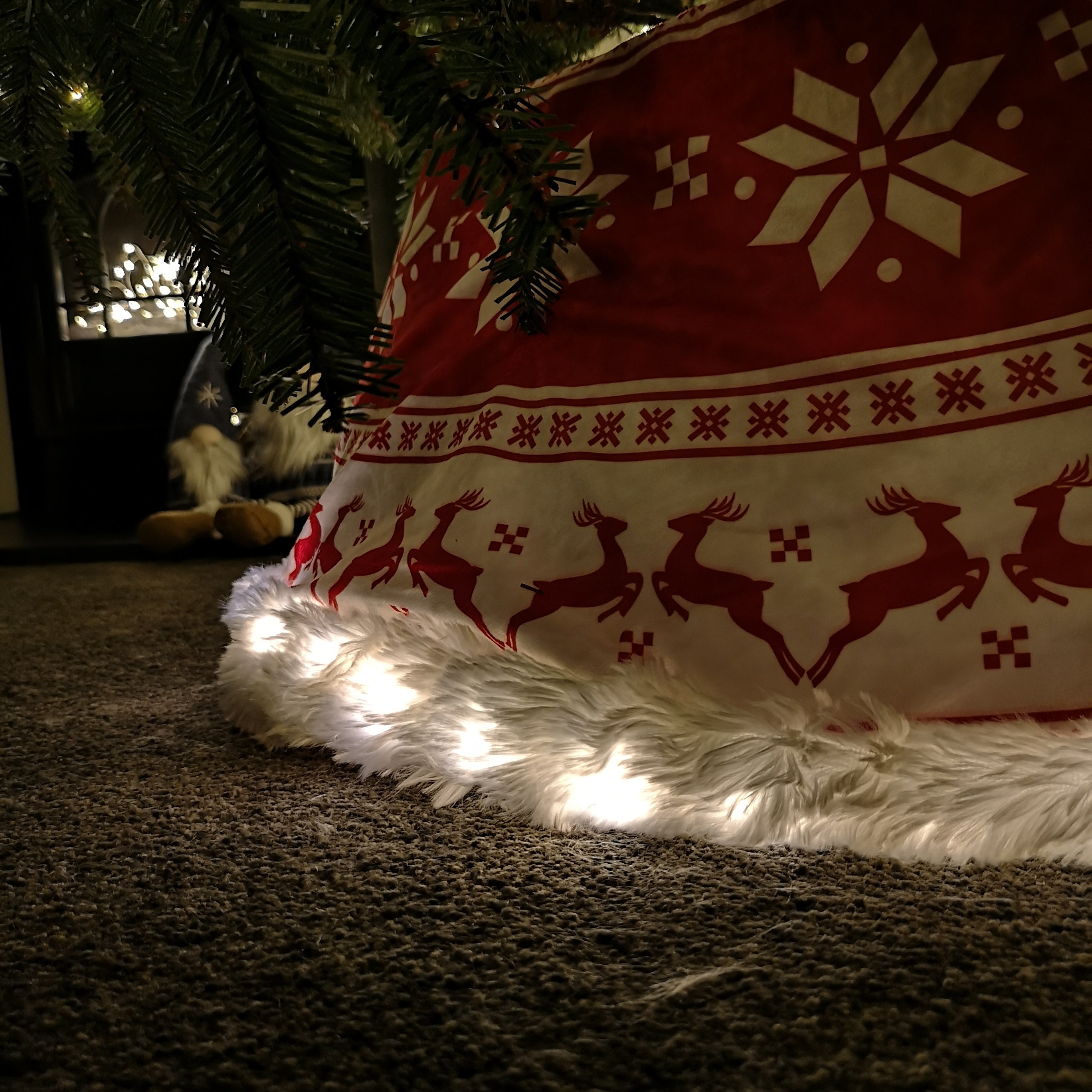 60cm LED Snowflake & Reindeer Christmas Tree Collar in Red and White