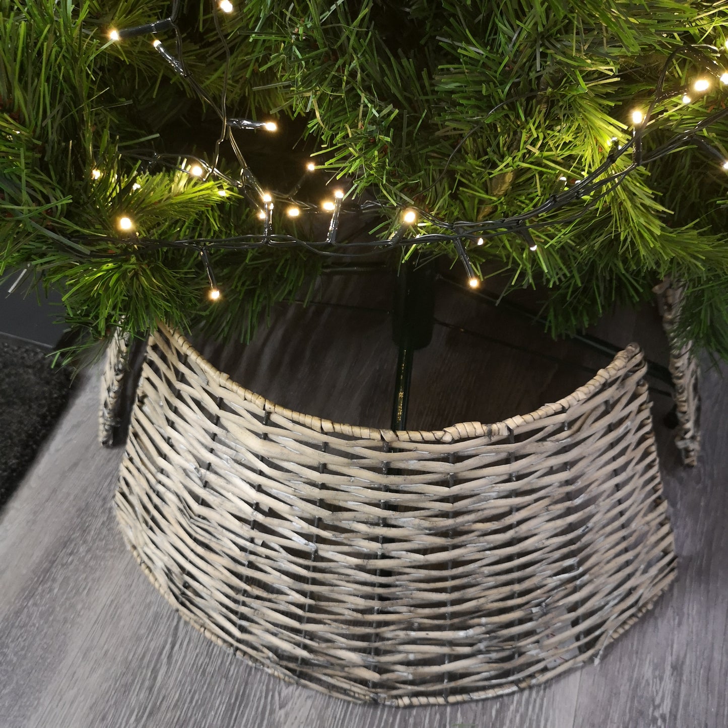 48/70cm Samuel Alexander KD Willow Christmas Tree Skirt Wicker Rattan- Large Natural