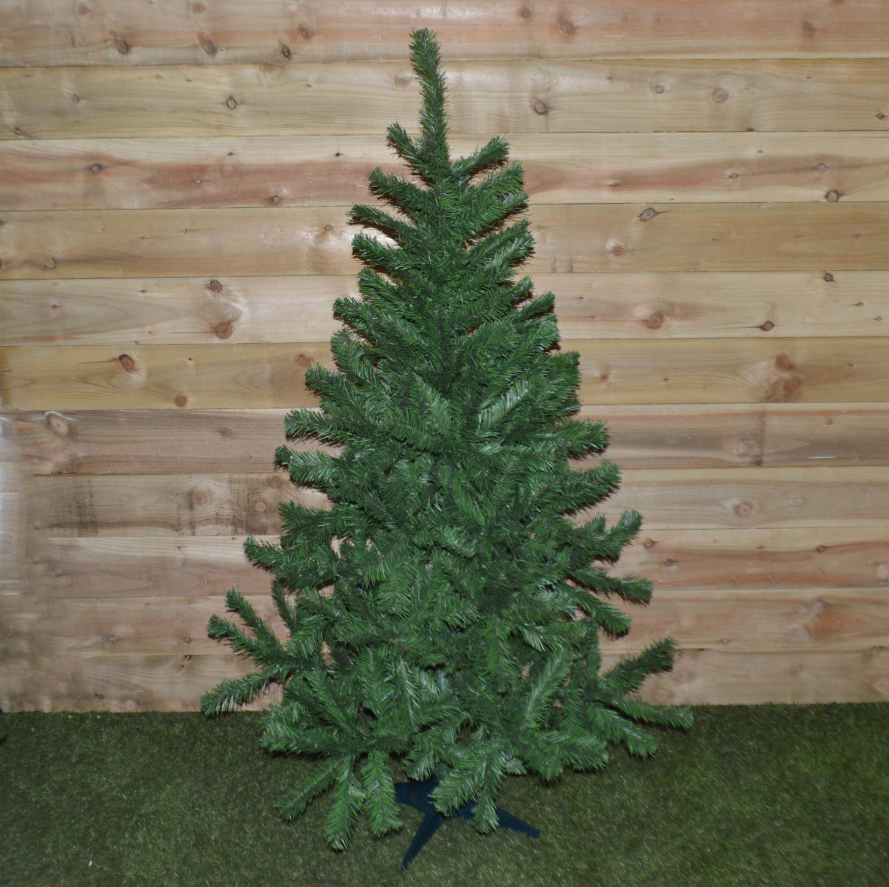 5ft Colorado Spruce Christmas Tree in Green with 337 tips 86cm Diameter