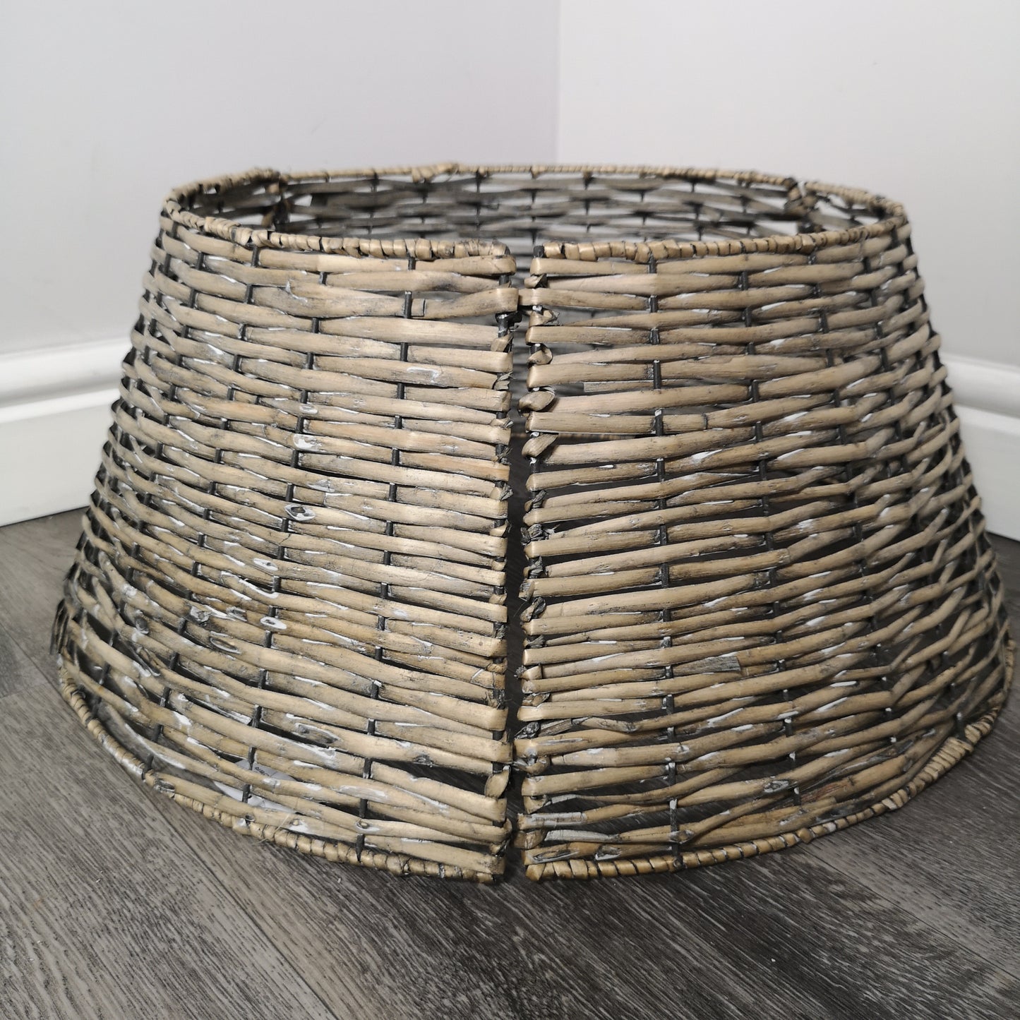 48/70cm Samuel Alexander KD Willow Christmas Tree Skirt Wicker Rattan- Large Natural