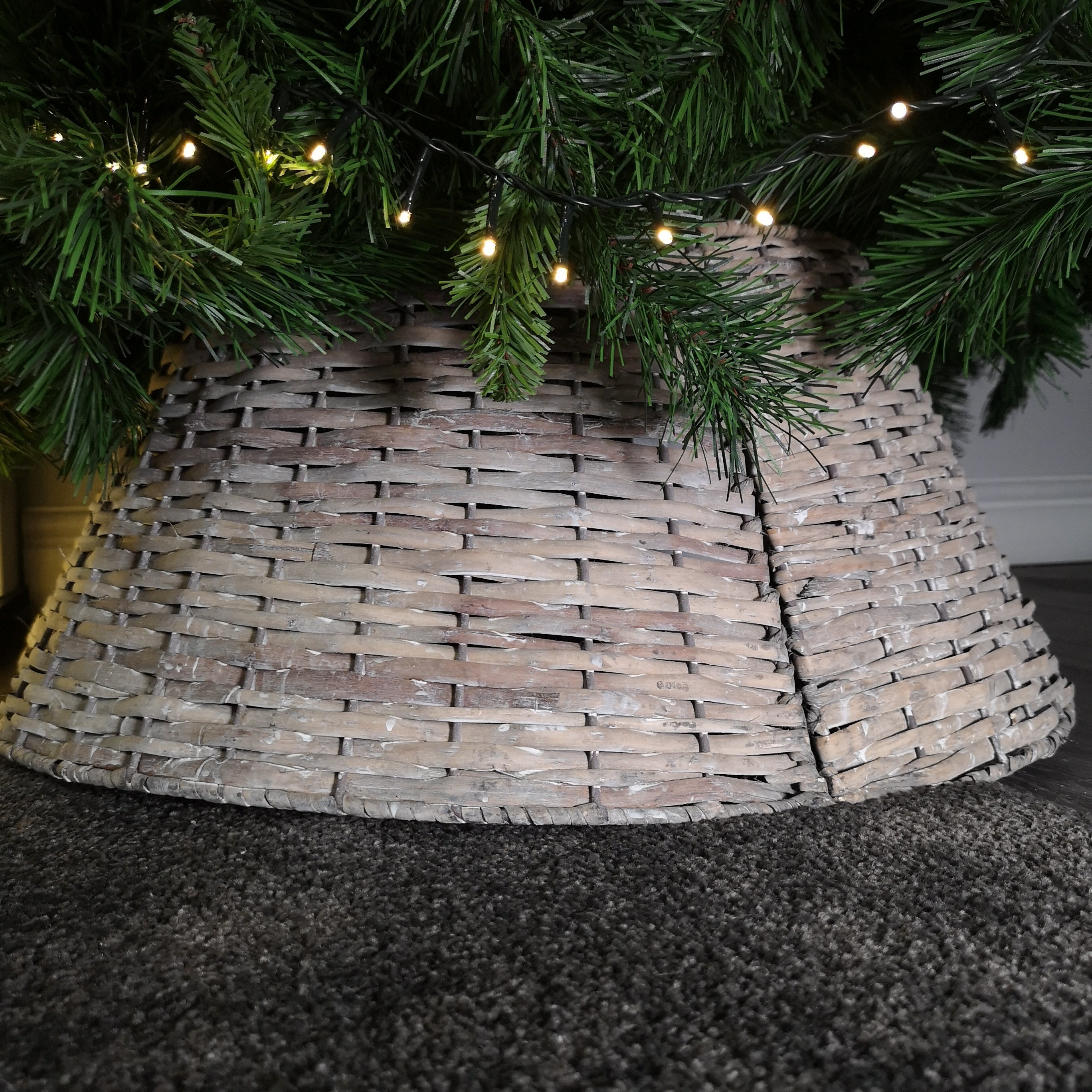 28/70cm Everlands KD Willow Christmas Tree Skirt Wicker Rattan - Large Grey Wash