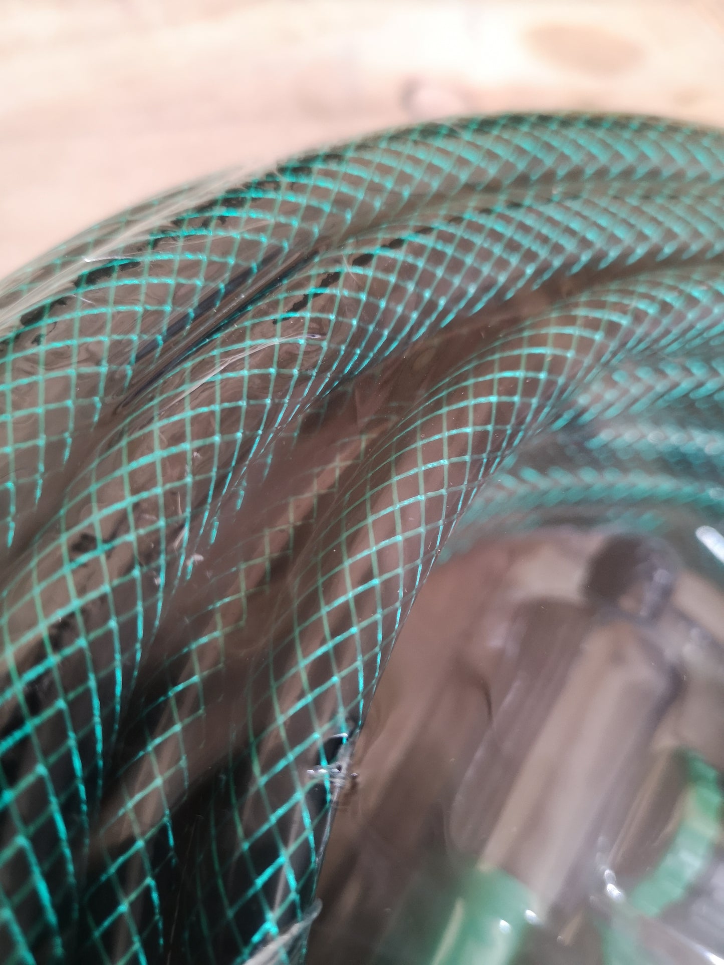 30m Reinforced Garden Hose Pipe / Hosepipe in Green with Fittings