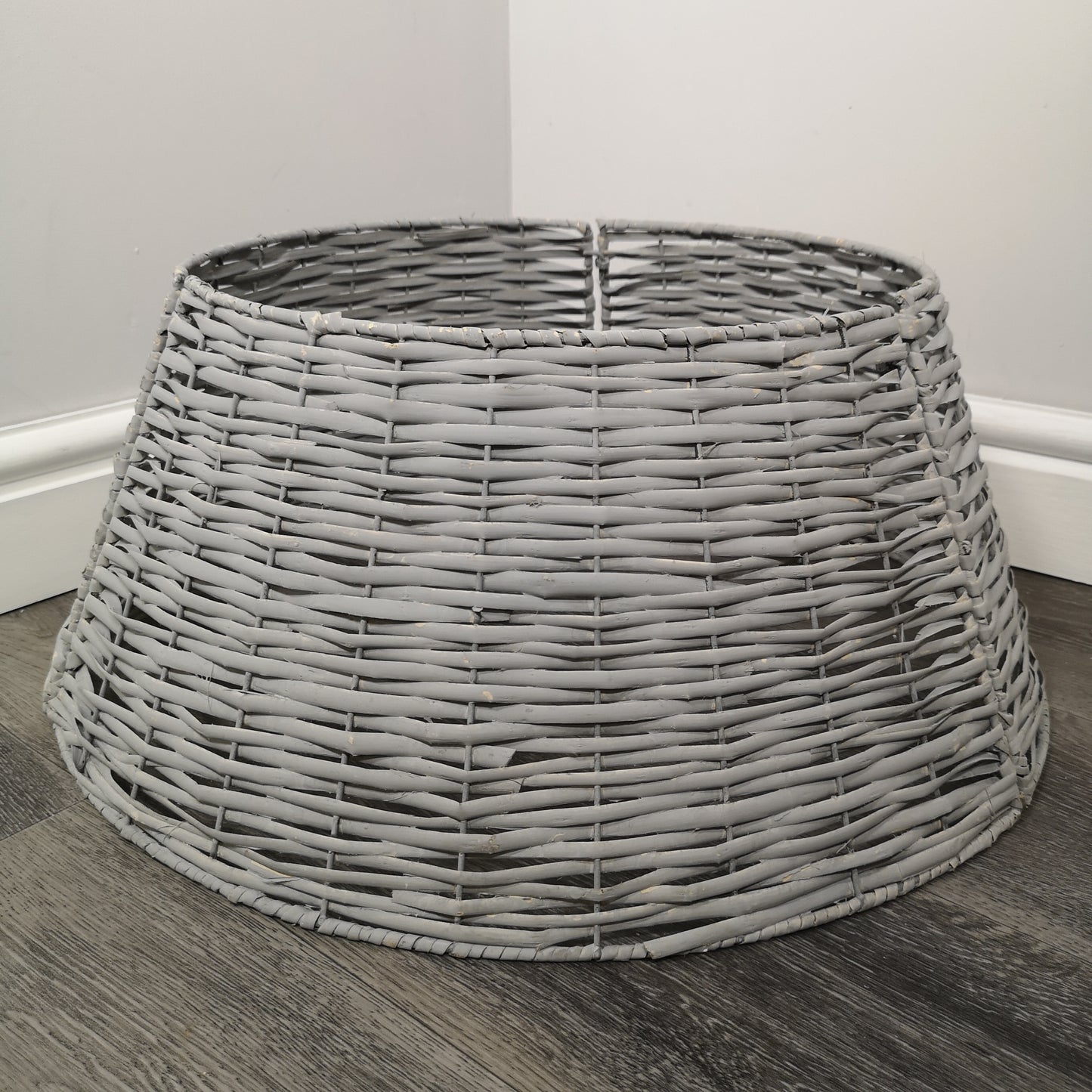 40/58cm Samuel Alexander KD Willow Christmas Tree Skirt Wicker Rattan- Medium Light Grey